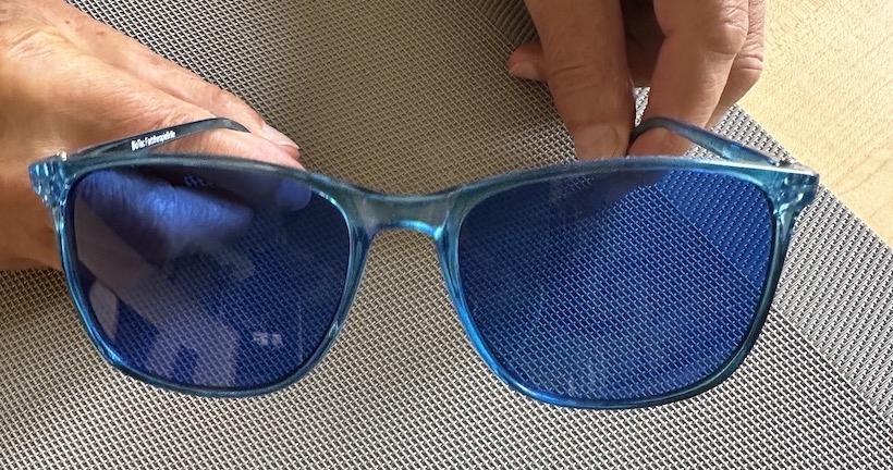 blaue Farbbrille